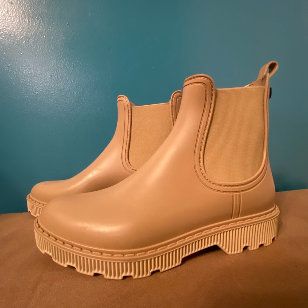 Women boots.